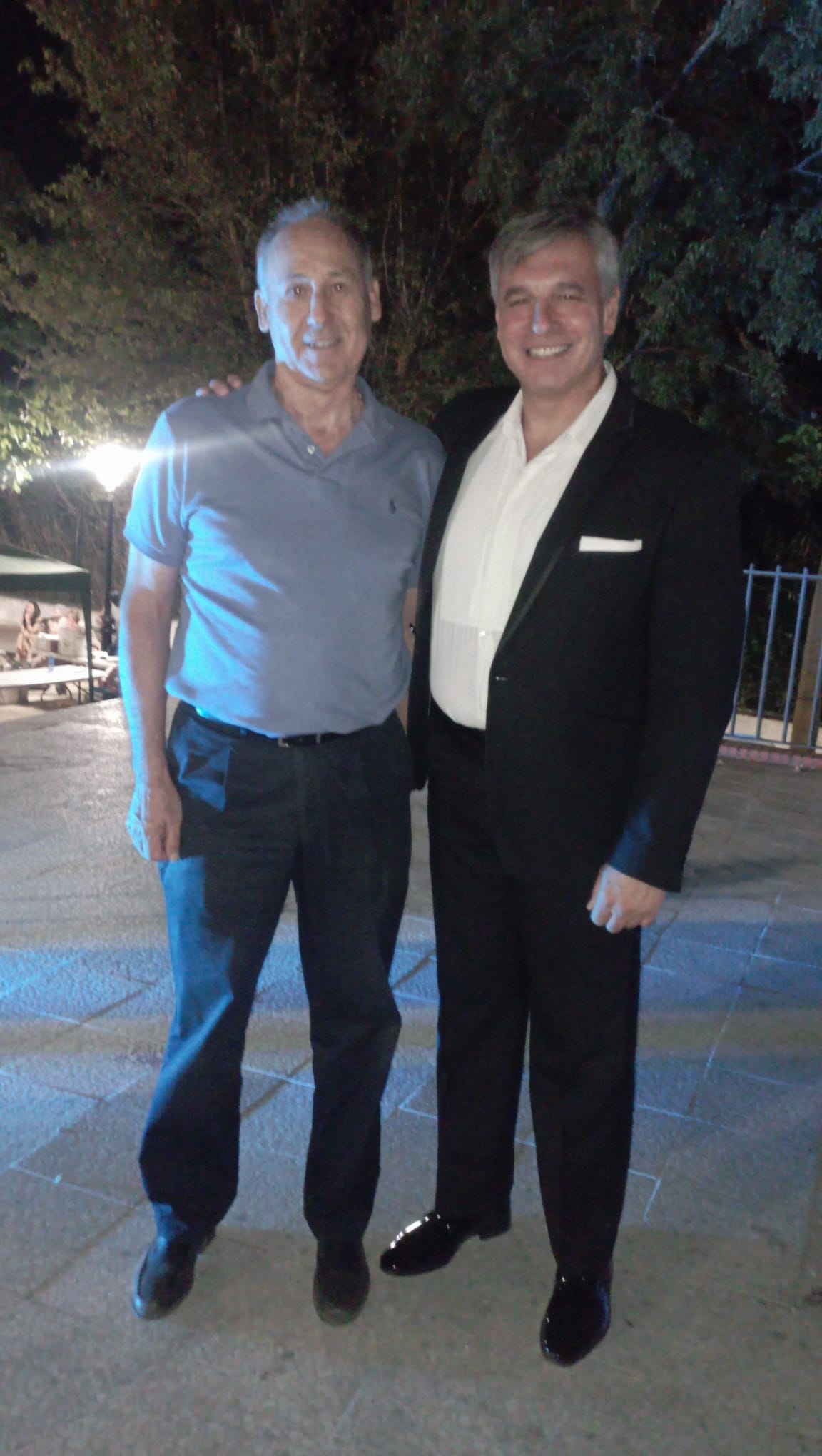 Alessandro Bassi con el alcalde de Arcic&oacute;llar Julio C&eacute;sar Agudo