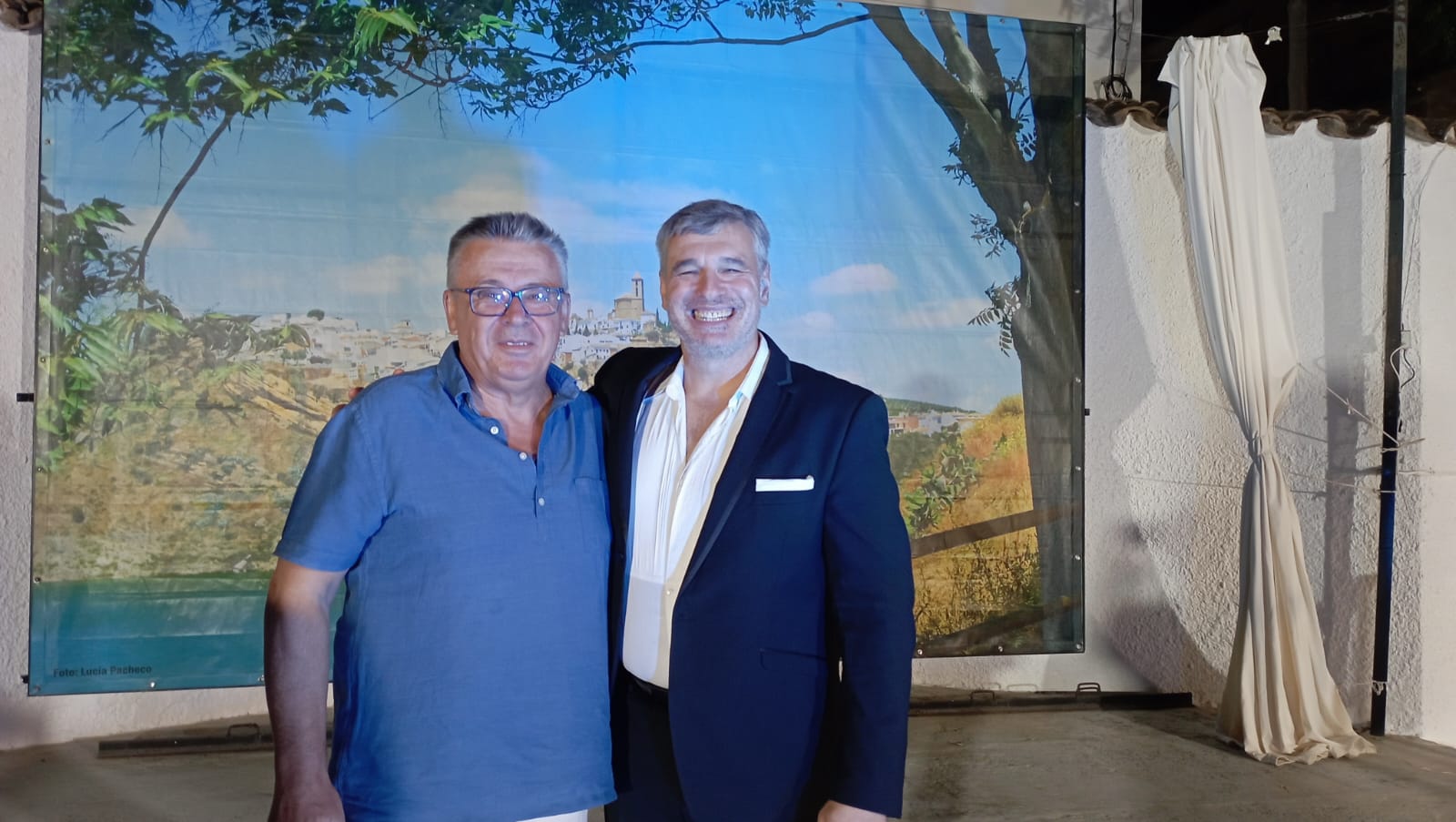 Alessandro Bassi con el alcalde de Iznájar, Lope Ruiz