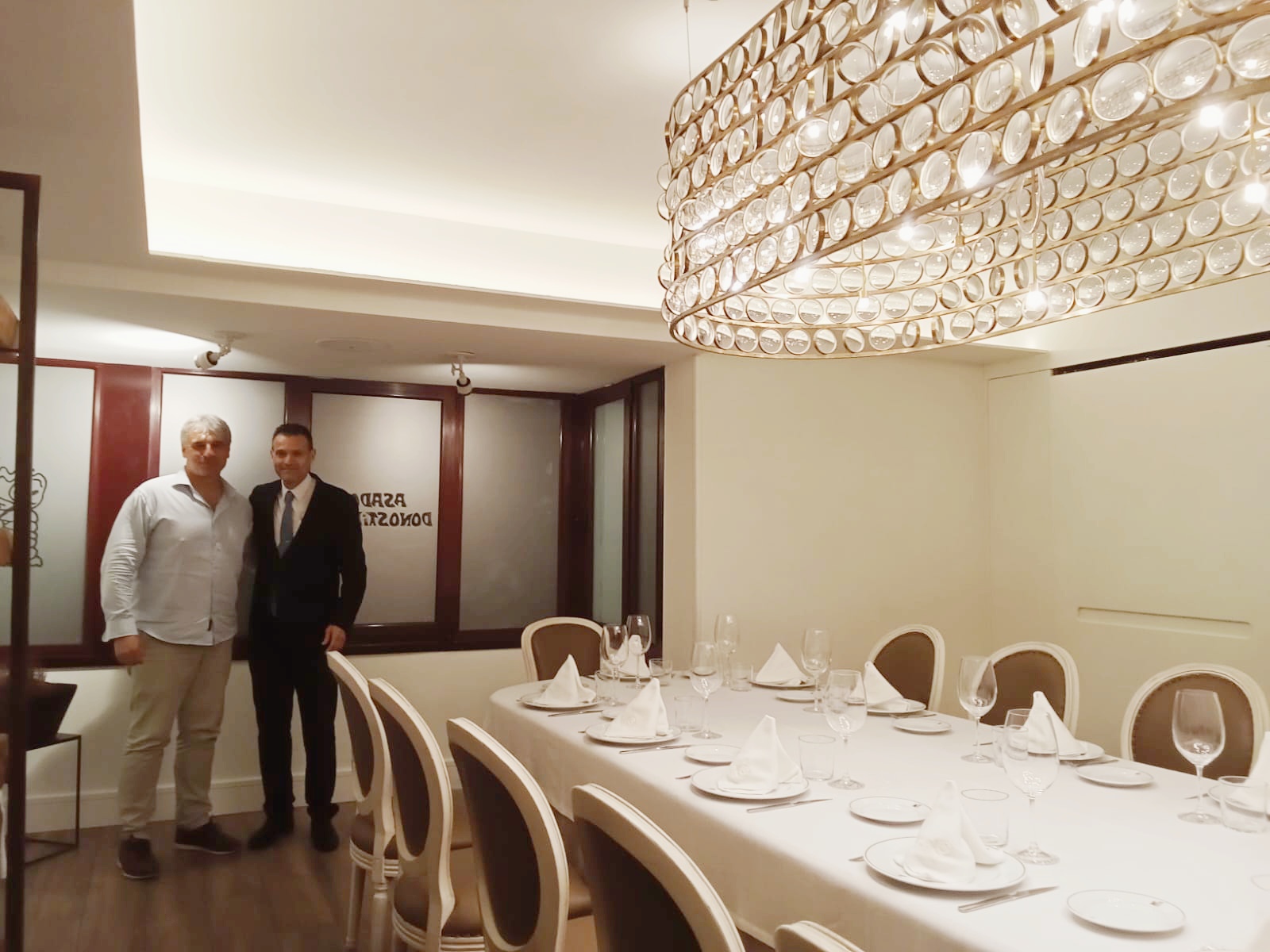 Alessandro Bassi visitando el Asador Donostiarra
