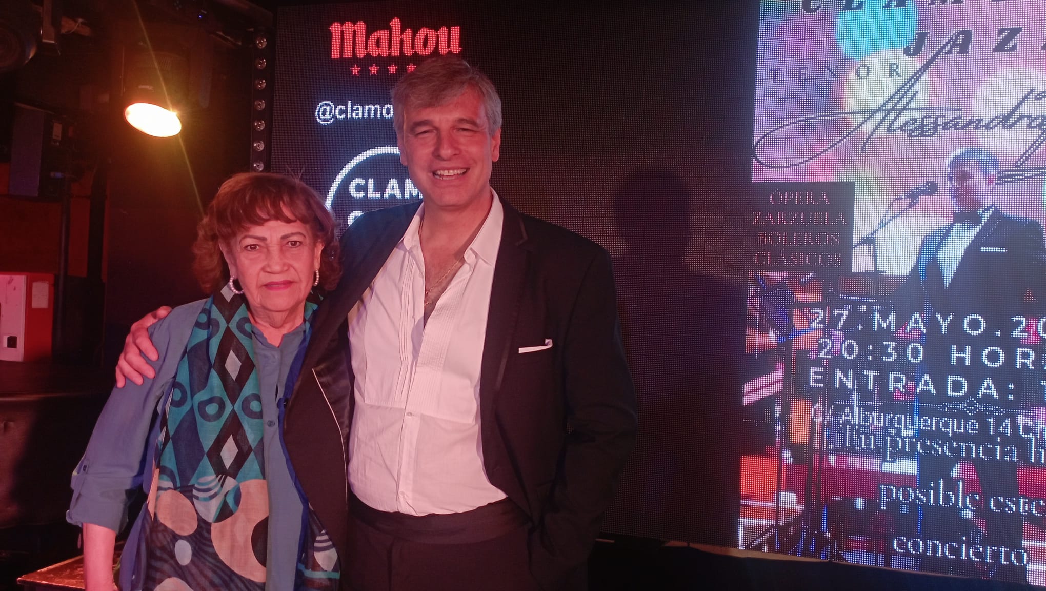 Alessandro Bassi con asistentes en Sala Clamores 2026 - imagen 1
