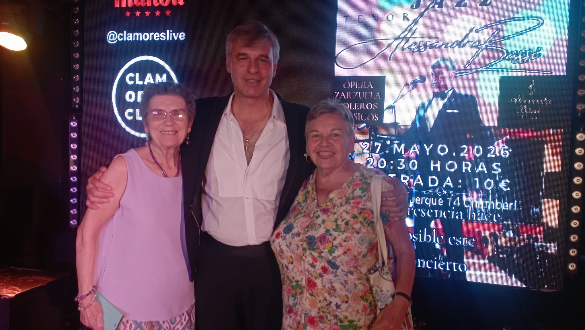 Alessandro Bassi con asistentes en Sala Clamores 2026 - imagen 2