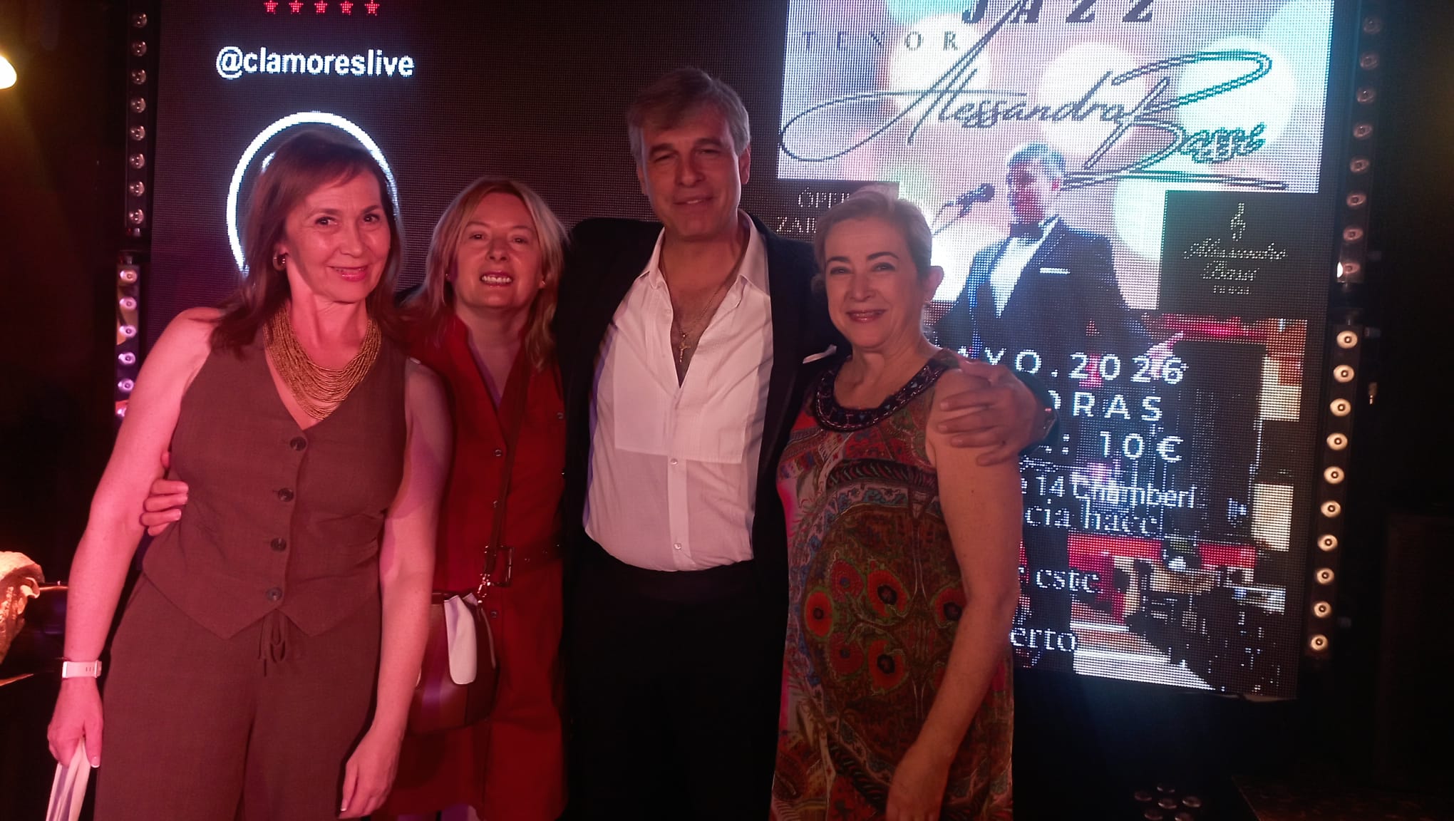 Alessandro Bassi con asistentes en Sala Clamores 2026 - imagen 5