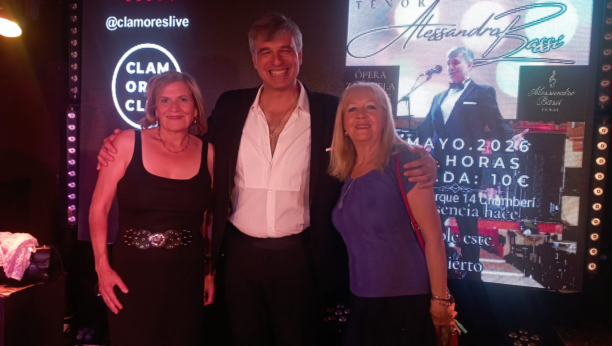 Alessandro Bassi con asistentes en Sala Clamores 2026 - imagen 8