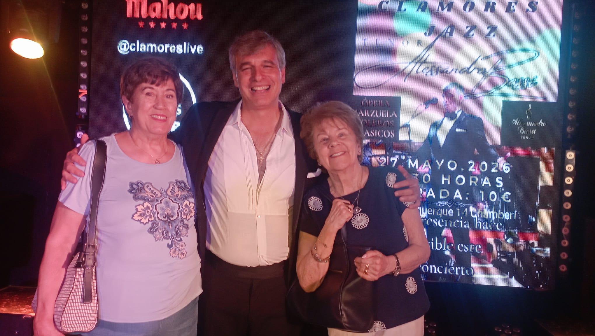 Alessandro Bassi con asistentes en Sala Clamores 2026 - imagen 12
