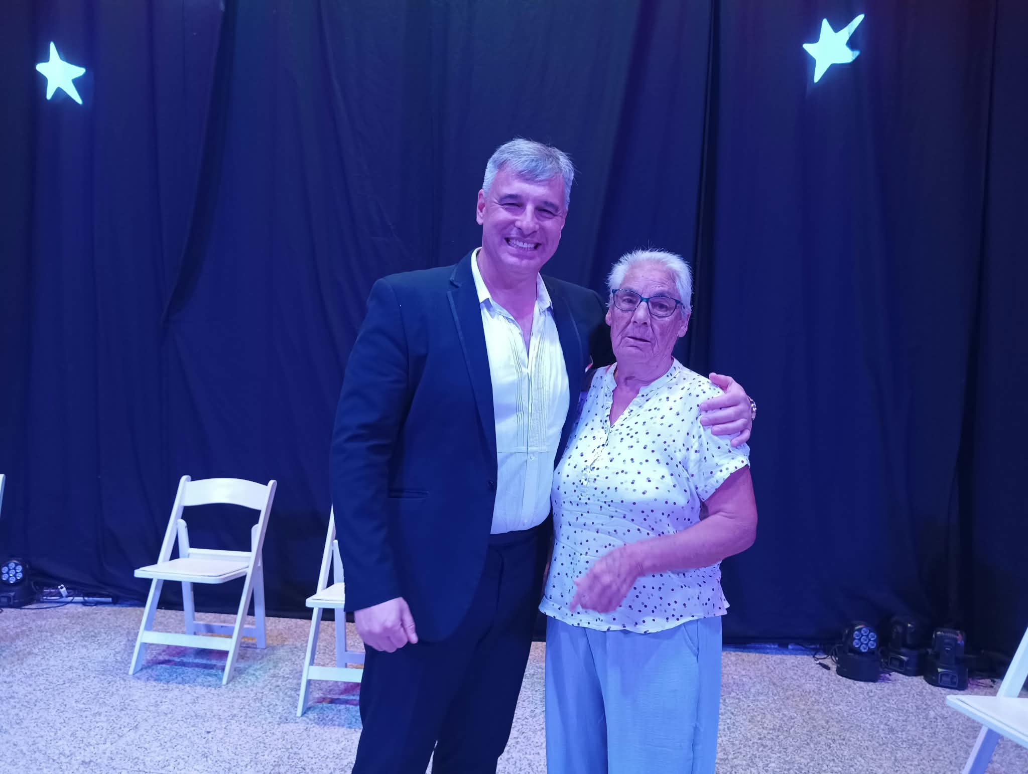 Alessandro Bassi con Milagros, asistente al concierto
