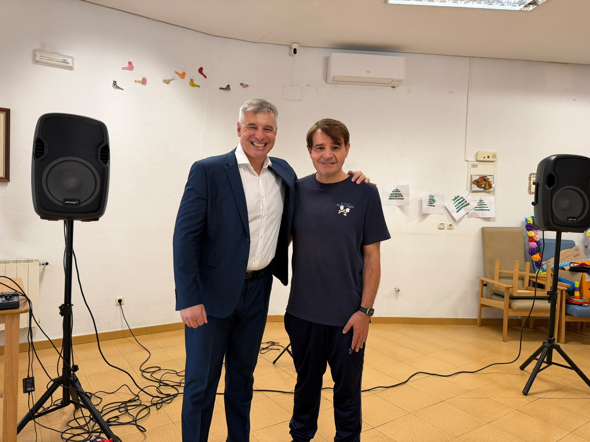 Alessandro Bassi con David Beltrán, alcalde de El Hoyo de Pinares