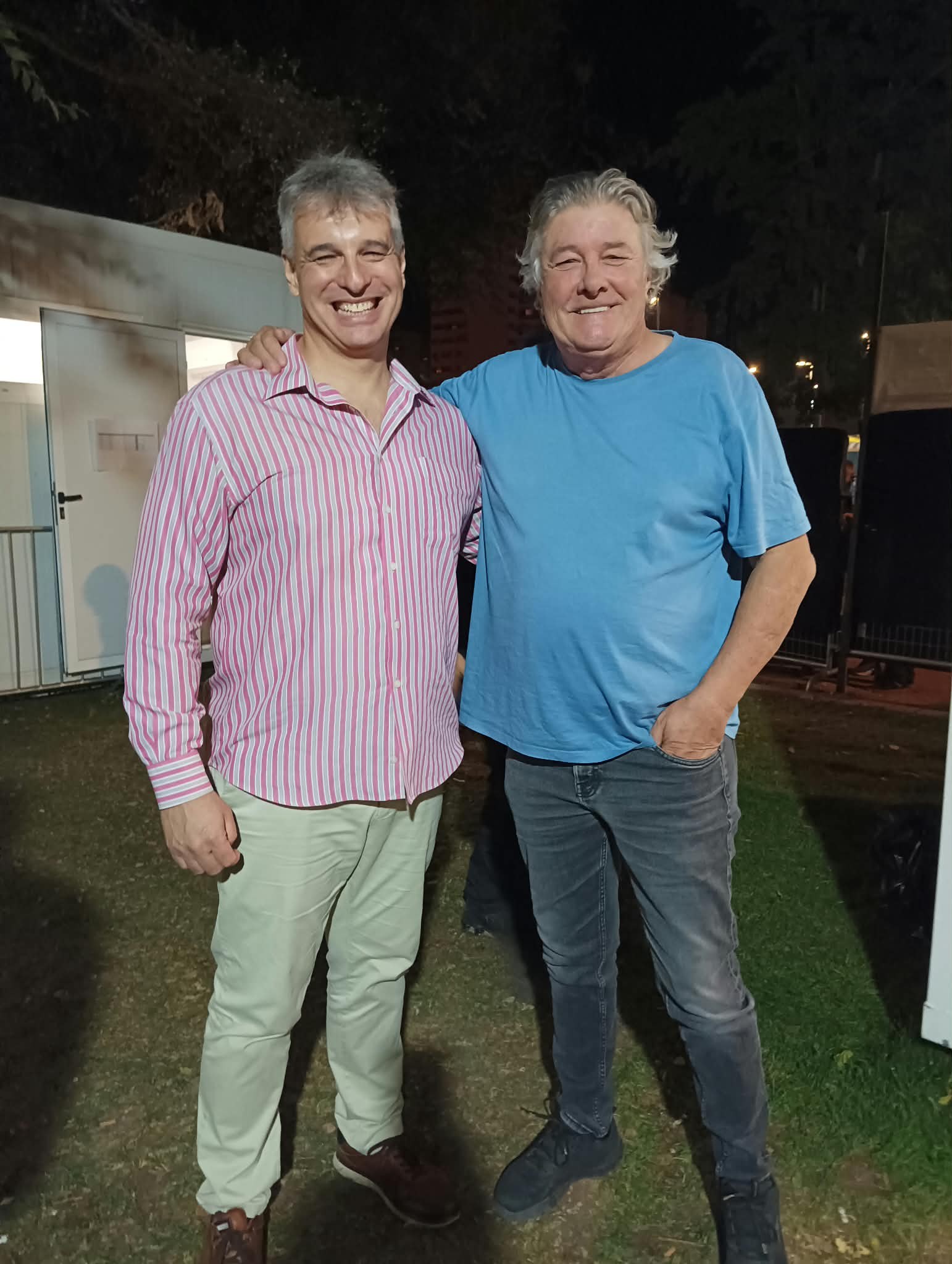Alessandro Bassi con el cantante Francisco